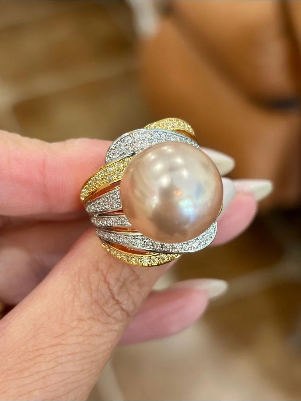 NWOT Gorgeous Champagne Color Pearl Two Tones With accents Band Ring in 8